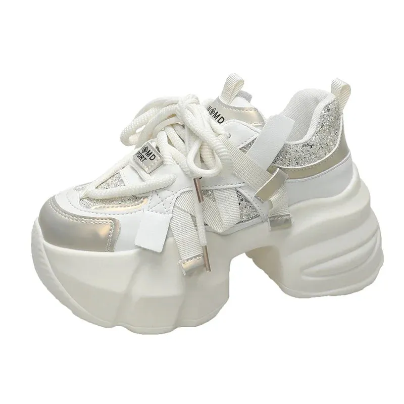 Glitzernde Y2K Plateau-Sneaker für einen markanten Retro-Look
